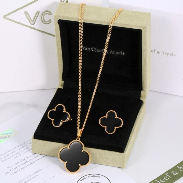 Four Leaf Clover Gold