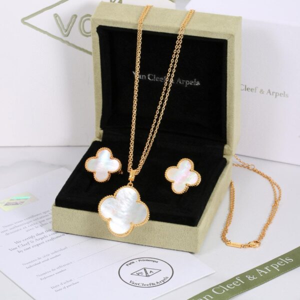 Four Leaf Clover Gold