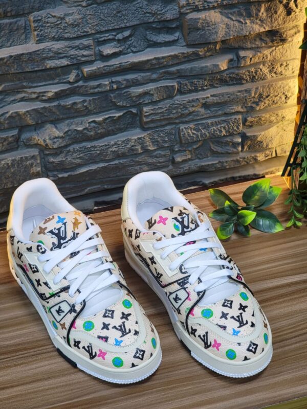 Lv women