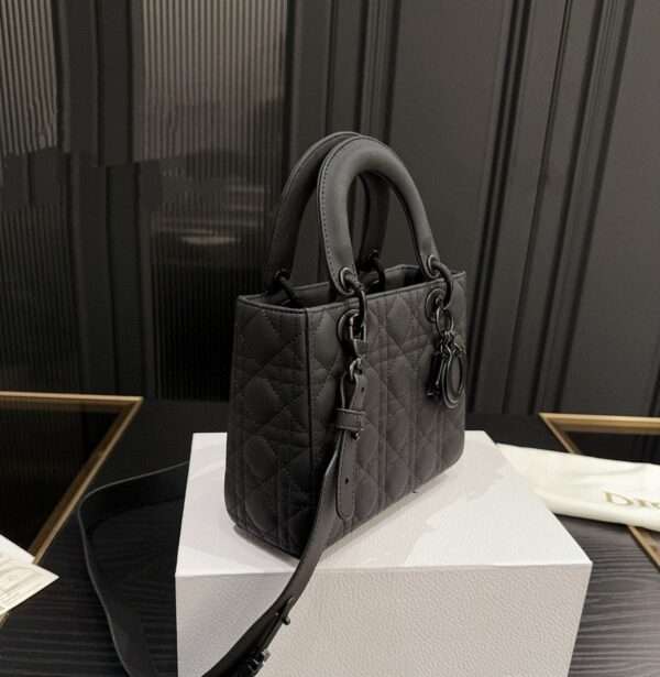 DIOR NEW CAME HIGH QUALITY WITH BOX - Image 6