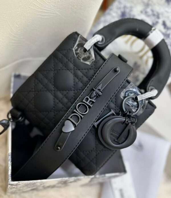 DIOR NEW CAME HIGH QUALITY WITH BOX - Image 7