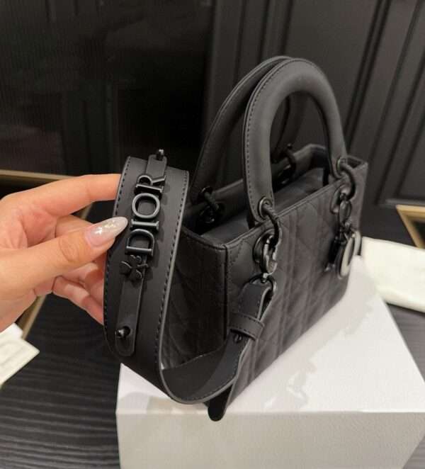 DIOR NEW CAME HIGH QUALITY WITH BOX - Image 10