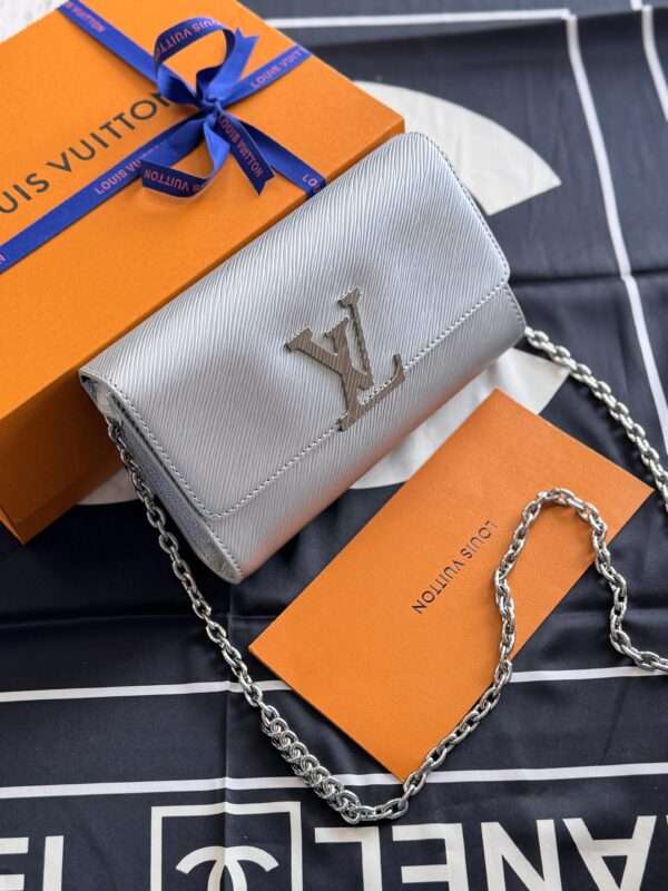 Luxury Louis Vuitton-Inspired Wallet – Elegant Monogram Clutch for Women - Image 4