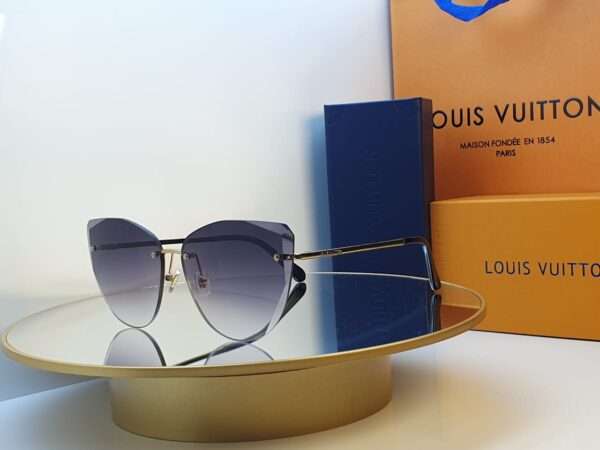 Glam Square Sunglasses – Unisex Luxury Designer Eyewear with Case & Cloth - Image 4