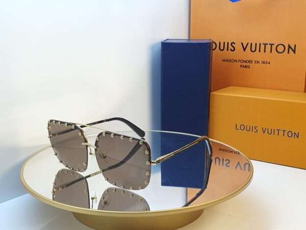 Louis Vuitton Neverfull MM Monogram Canvas Tote Bag - Image 2
