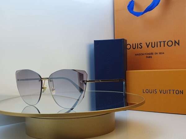 Glam Square Sunglasses – Unisex Luxury Designer Eyewear with Case & Cloth - Image 3