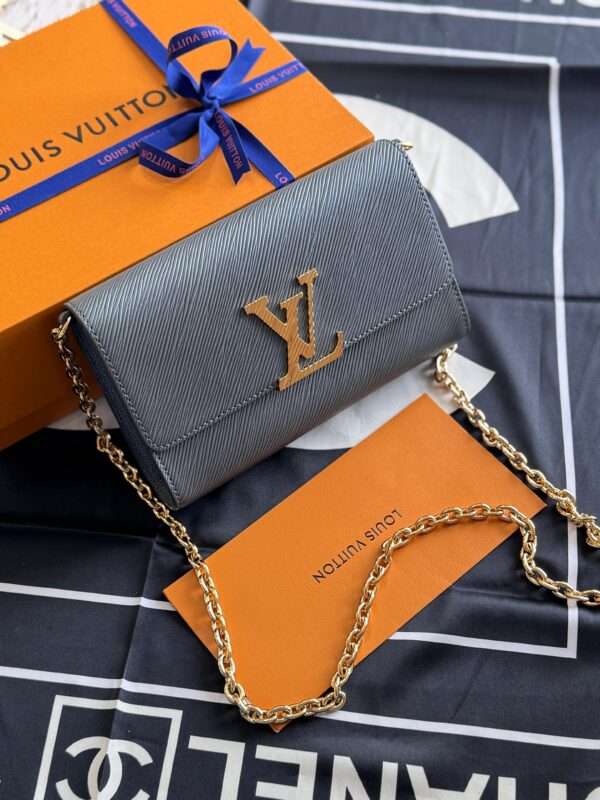 Luxury Louis Vuitton-Inspired Wallet – Elegant Monogram Clutch for Women - Image 6
