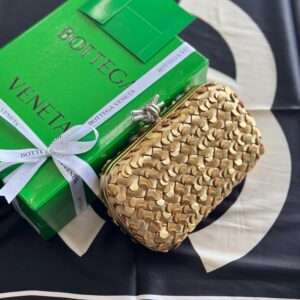 Bottega Veneta Knot Clutch Bag – Timeless Icon of Sophisticated Glamour