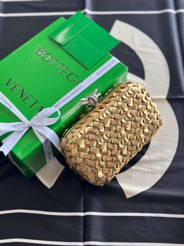 Bottega Veneta Knot Clutch Bag – Timeless Icon of Sophisticated Glamour