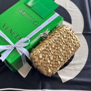 Bottega Veneta Knot Clutch Bag – Timeless Icon of Sophisticated Glamour
