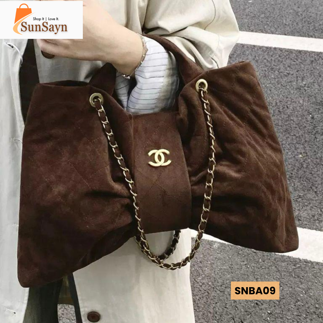 CHANEL ladies bag 45*29*3cm | Luxury ladies bag for Women in Dubai UAE - Image 2